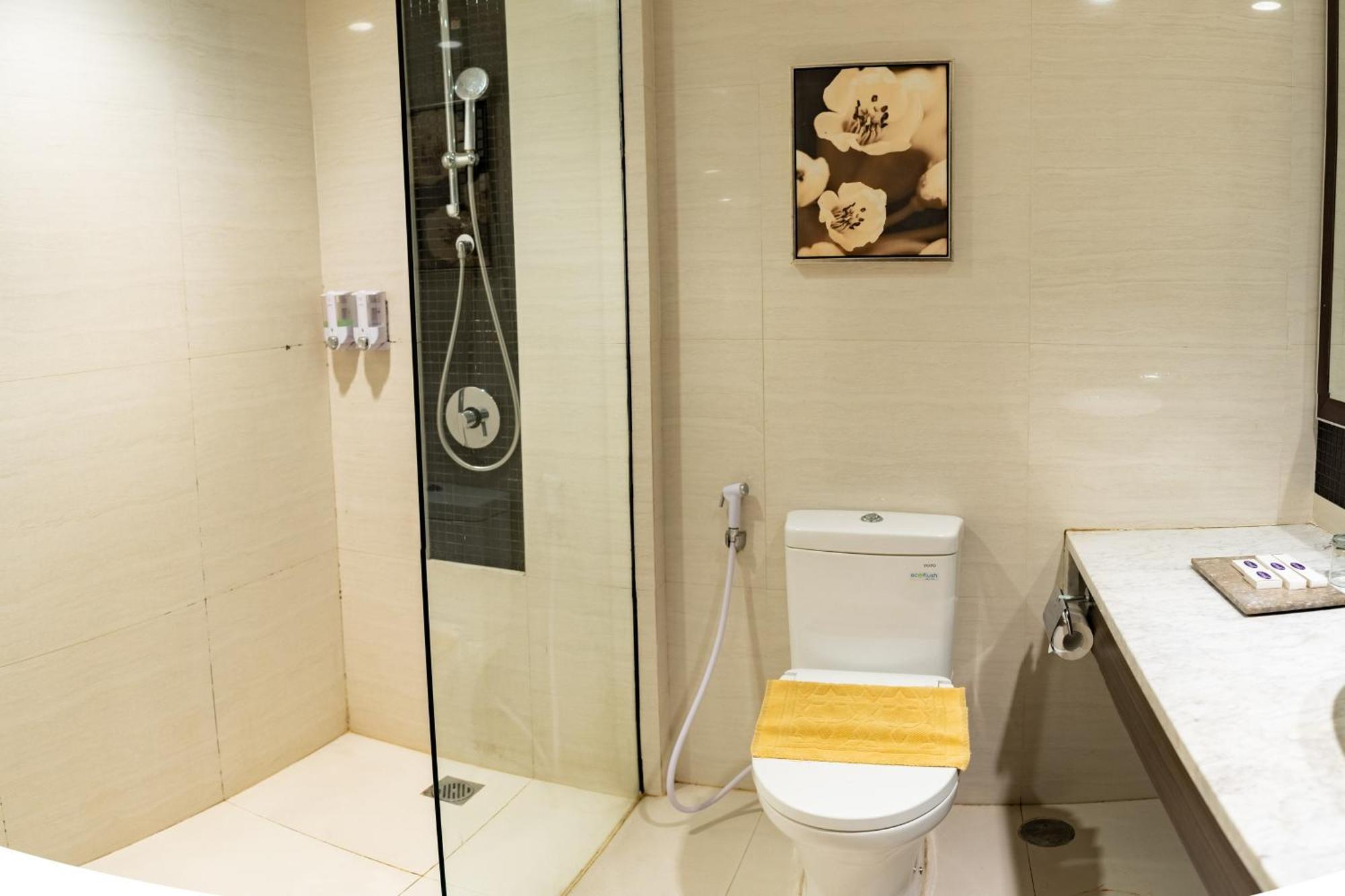 Estrella Hotel & Conference Лувук Экстерьер фото
